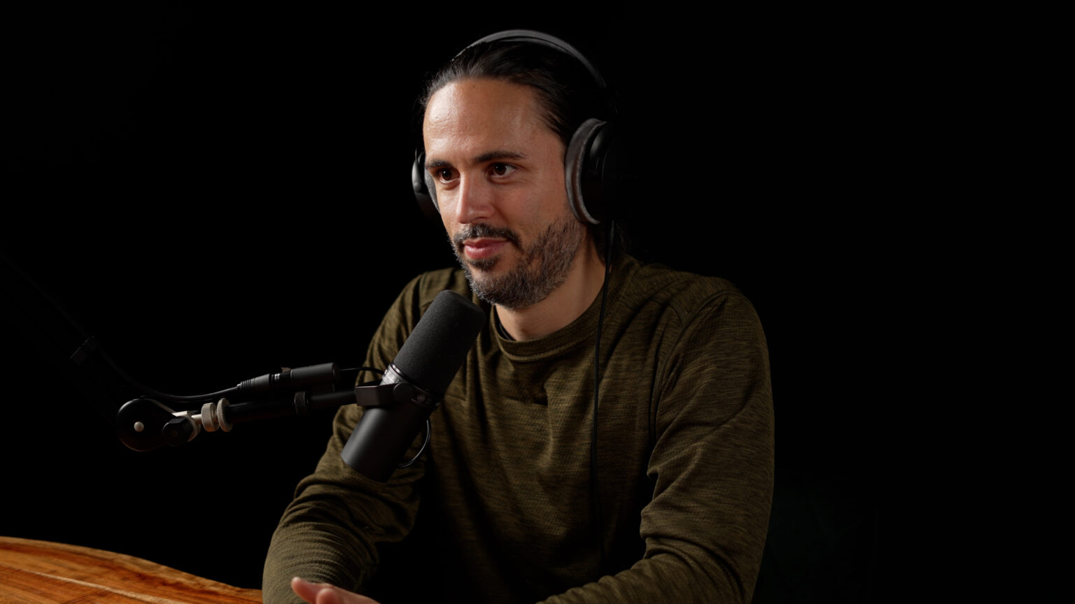 Jascha in einer Podcast-Aufnahmesituation